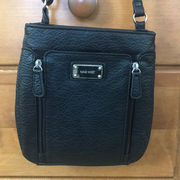 Nine West Handbags - Nine West cross body purse